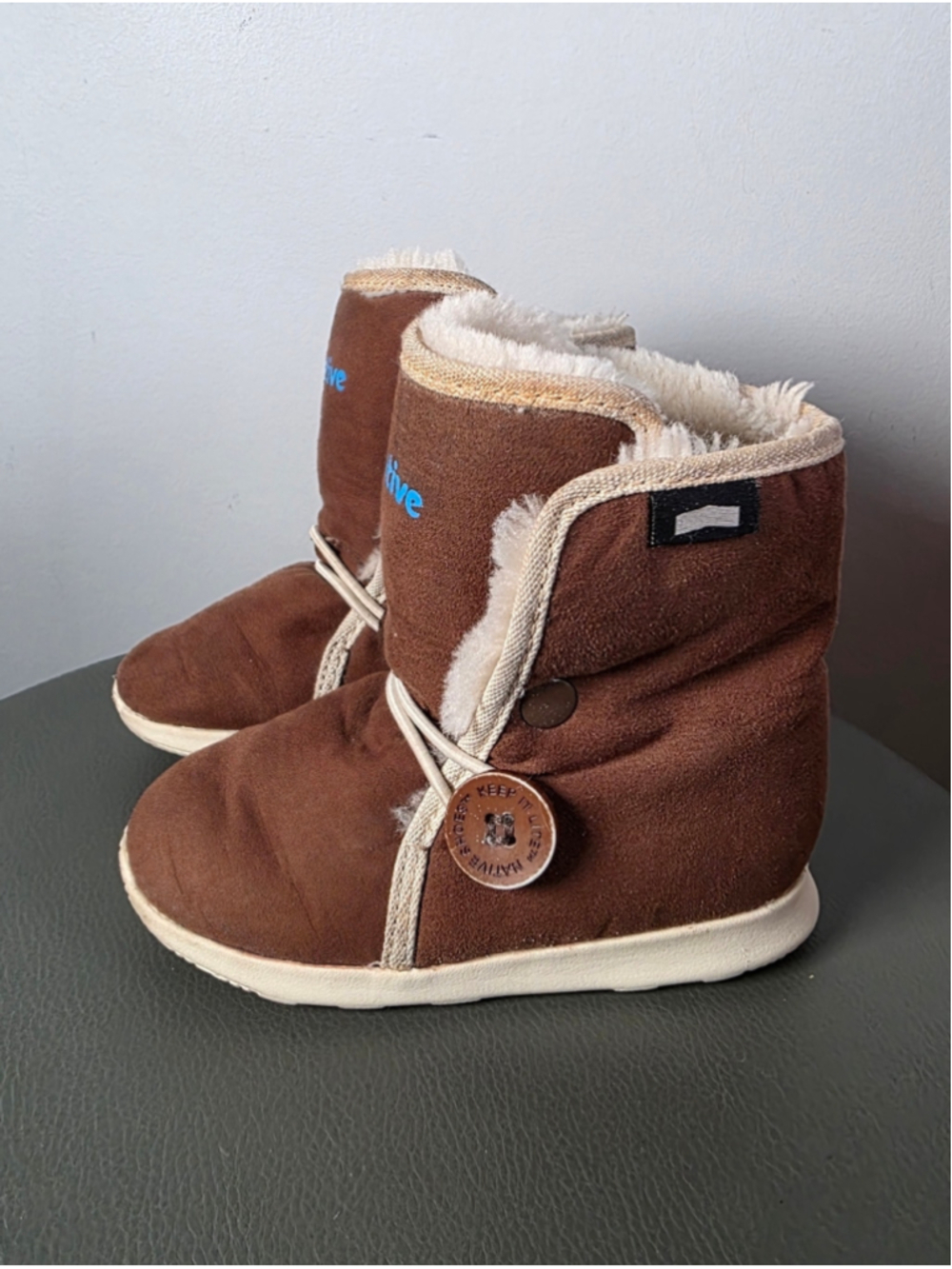 Native Shoes Kids Winter Boots Brown Faux Fur Lined Cozy Slip On Boots Size 8